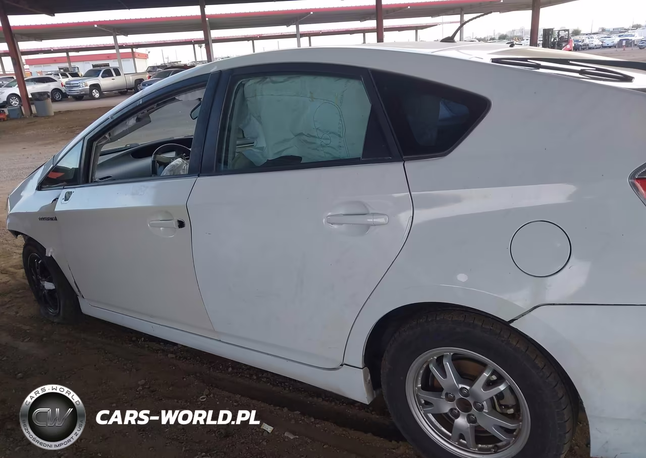 2015 Toyota Prius Two VIN:JTDKN3DU2F0459709 - 14