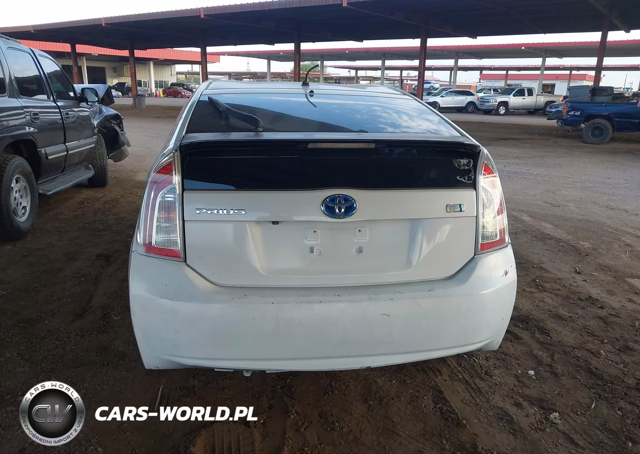 2015 Toyota Prius Two VIN:JTDKN3DU2F0459709 - 16