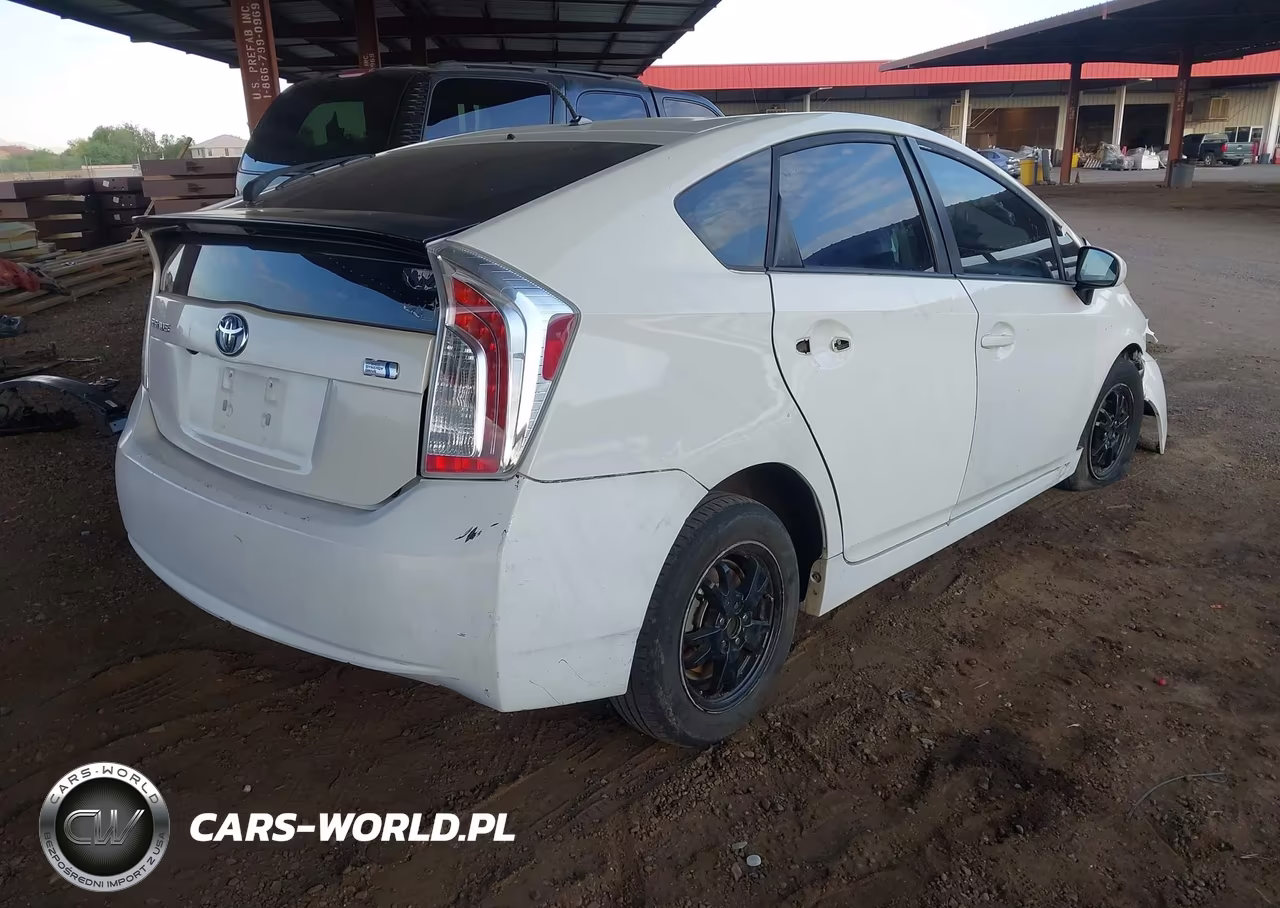 2015 Toyota Prius Two VIN:JTDKN3DU2F0459709 - 4