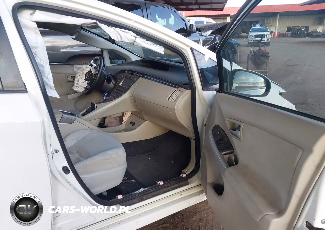 2015 Toyota Prius Two VIN:JTDKN3DU2F0459709 - 5