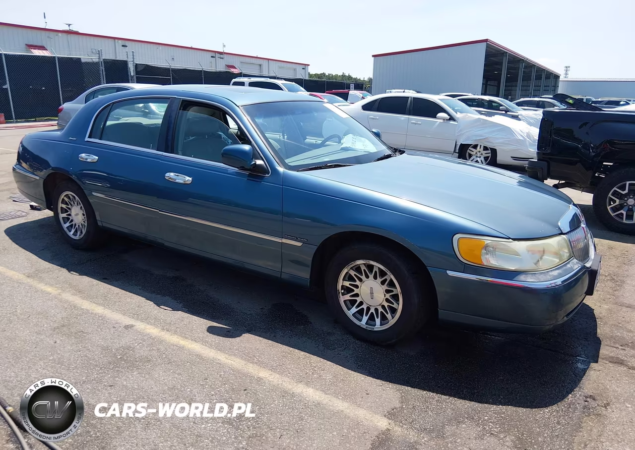 2002 Lincoln Town Car Signature