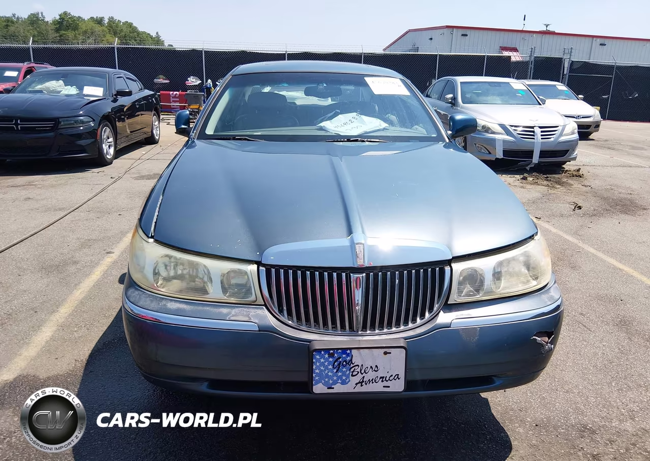 2002 Lincoln Town Car Signature VIN:1LNHM82W22Y618220 - 13