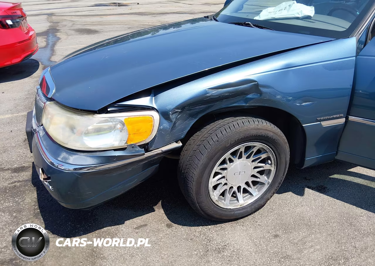 2002 Lincoln Town Car Signature VIN:1LNHM82W22Y618220 - 6