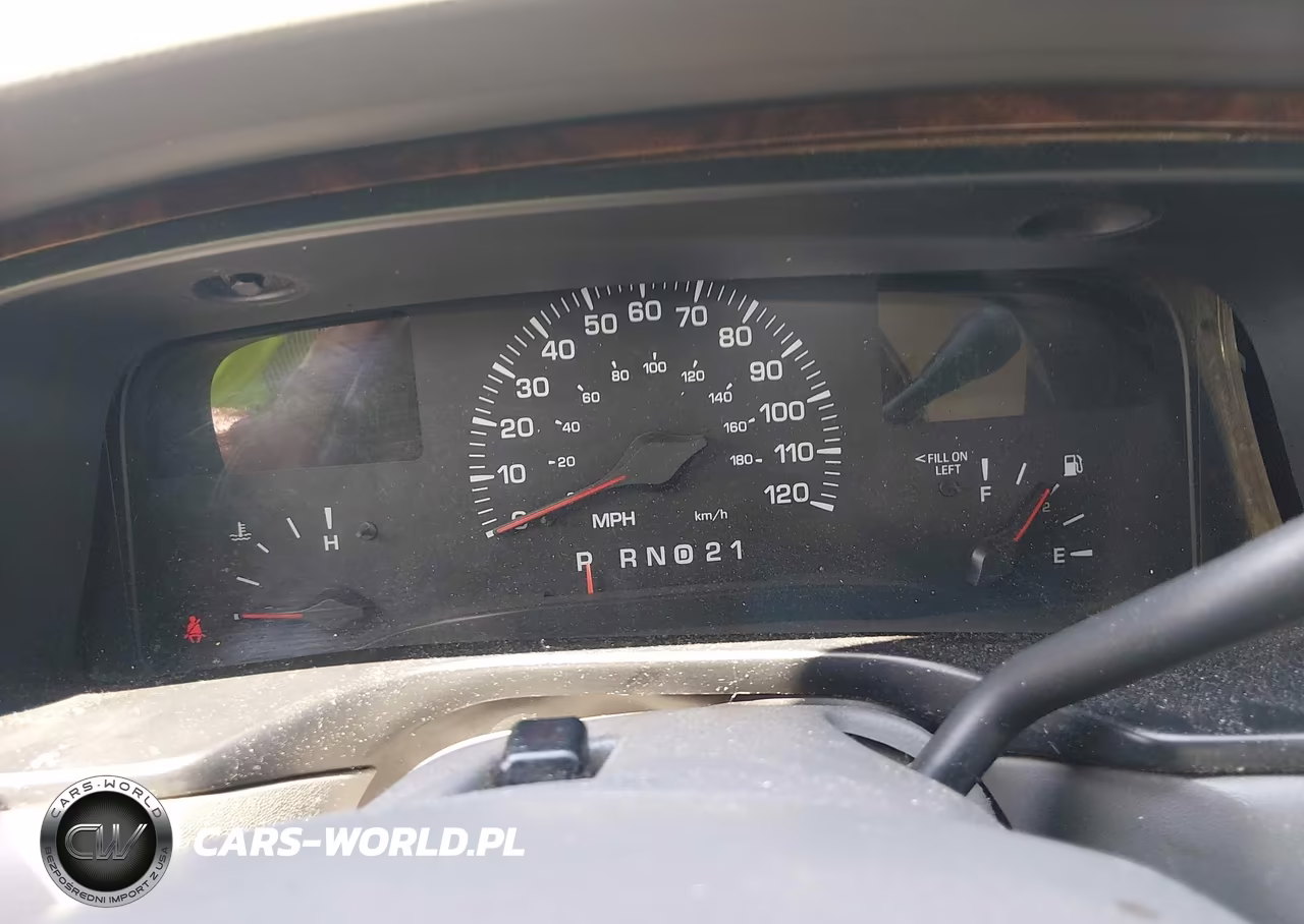 2002 Lincoln Town Car Signature VIN:1LNHM82W22Y618220 - 7
