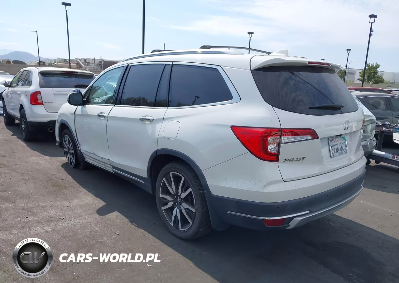 2019 Honda Pilot Touring VIN:5FNYF5H62KB020729 - 3