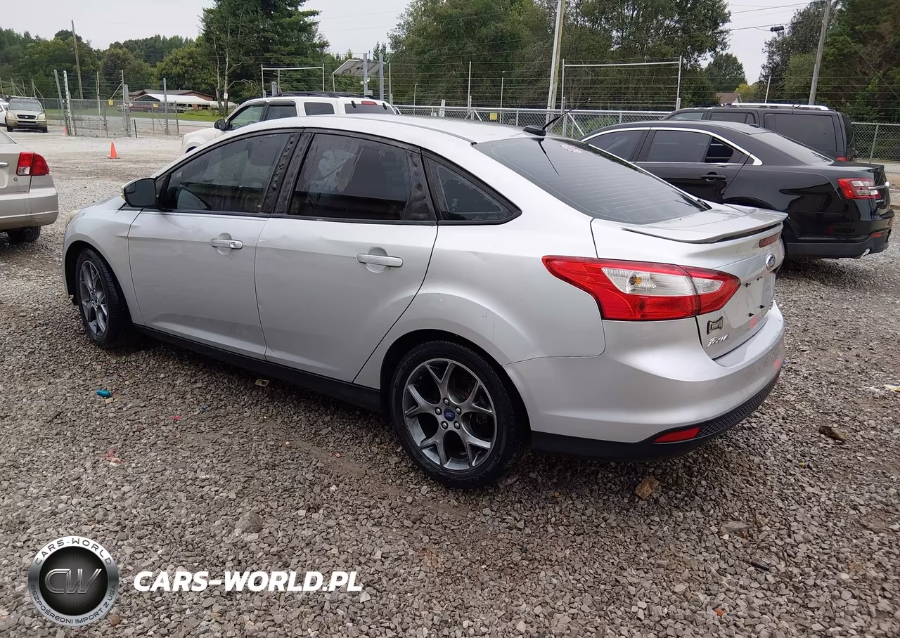 2014 Ford Focus Se VIN:1FADP3F25EL107449 - 3