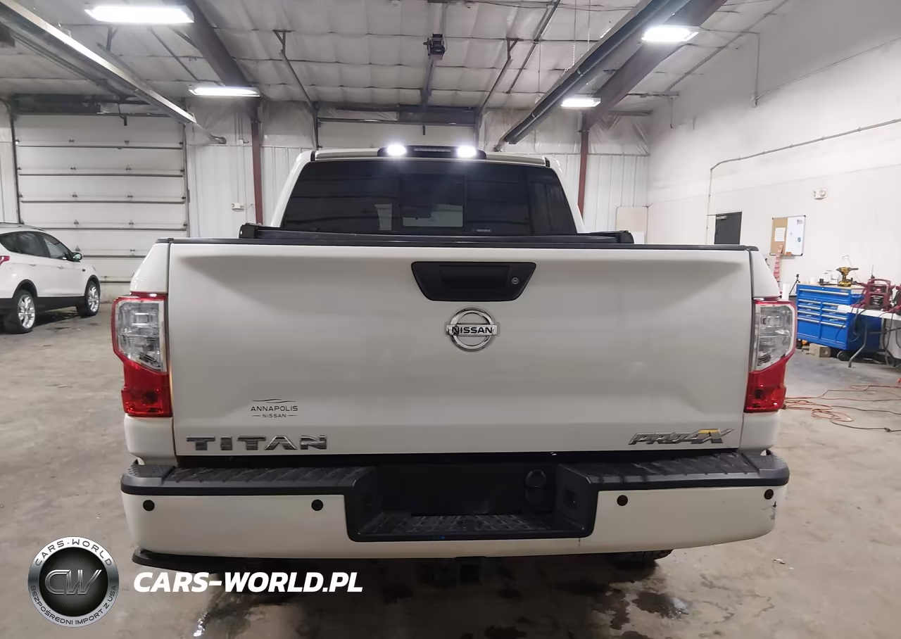 2019 Nissan Titan Pro-4X VIN:1N6AA1E50KN520942 - 17