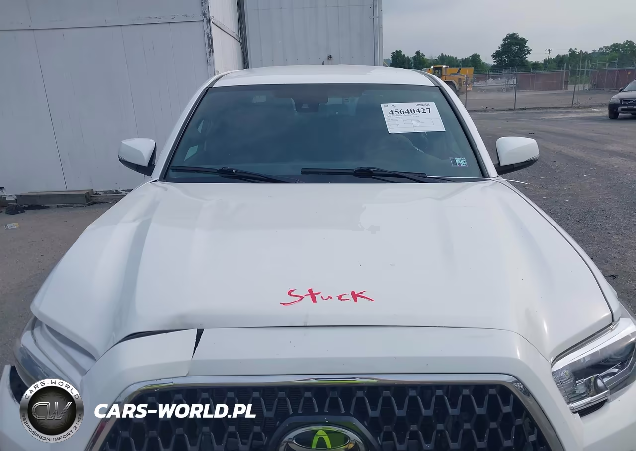 2018 Toyota Tacoma Trd Off Road VIN:5TFCZ5AN7JX122695 - 10