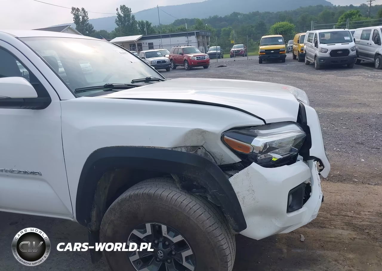 2018 Toyota Tacoma Trd Off Road VIN:5TFCZ5AN7JX122695 - 17