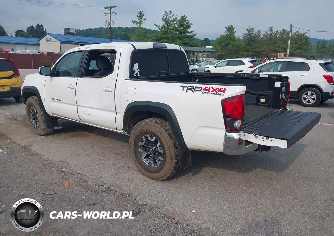 2018 Toyota Tacoma Trd Off Road VIN:5TFCZ5AN7JX122695 - 3