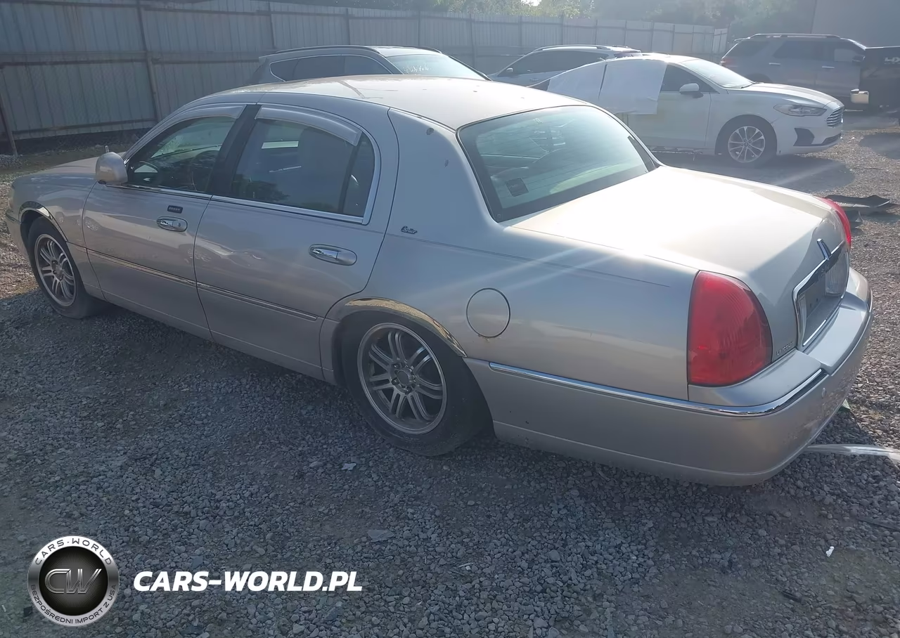 2003 Lincoln Town Car Cartier VIN:1LNHM83WX3Y655743 - 3