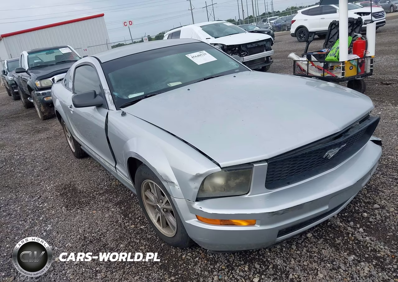 2005 Ford Mustang V6 Deluxe-V6 Premium – zdjęcie 1 z 11