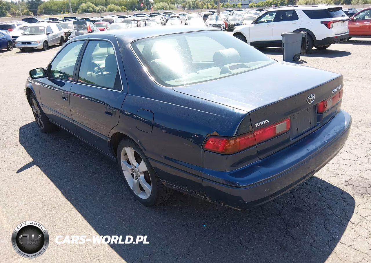 1999 Toyota Camry Le VIN:4T1BG22K5XU882084 - 3