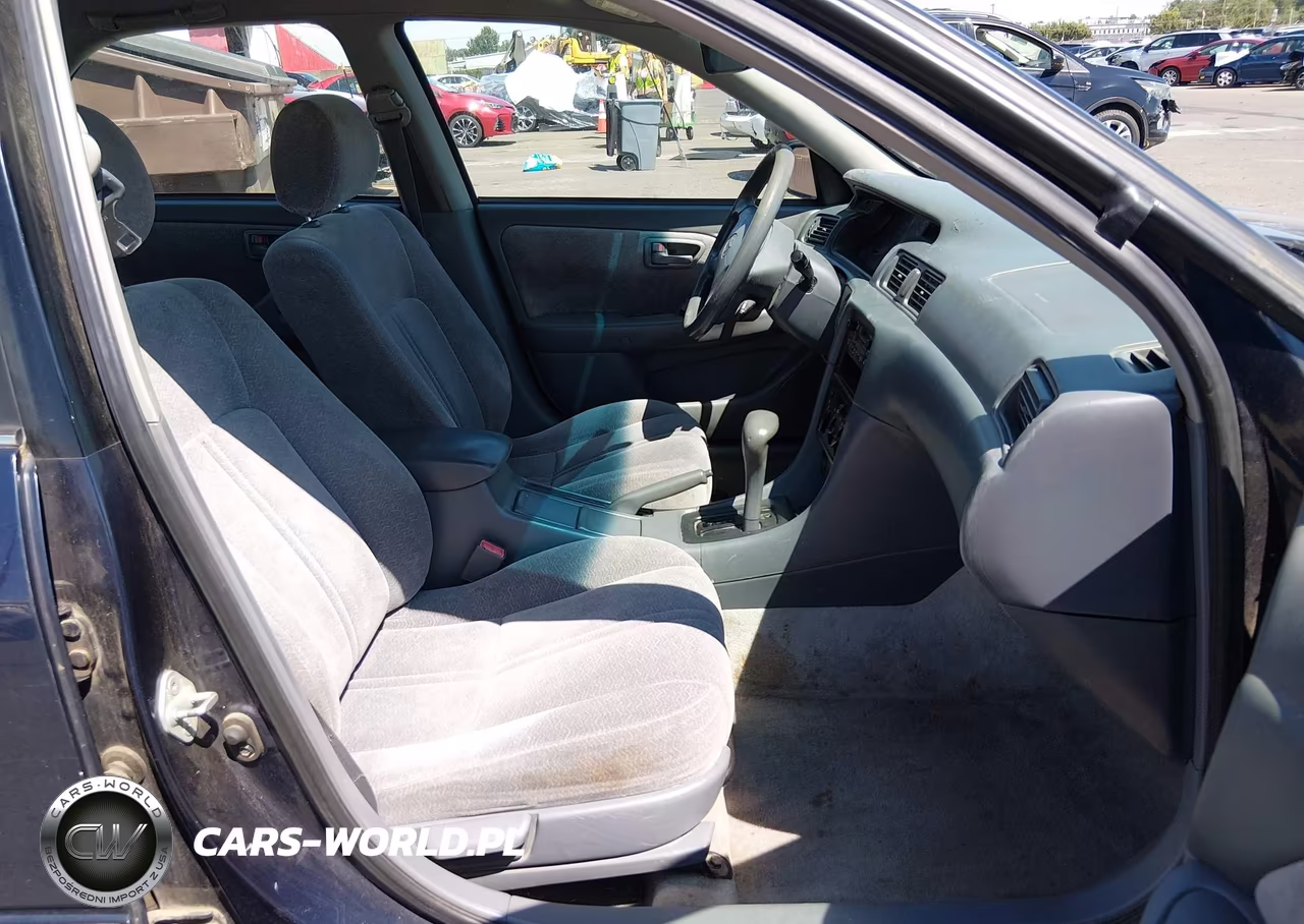 1999 Toyota Camry Le VIN:4T1BG22K5XU882084 - 5