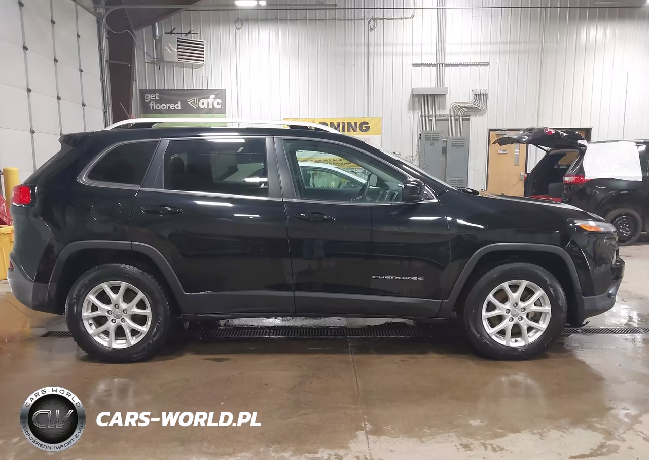 2018 Jeep Cherokee Latitude 4X4 VIN:1C4PJMCB4JD528456 - 14