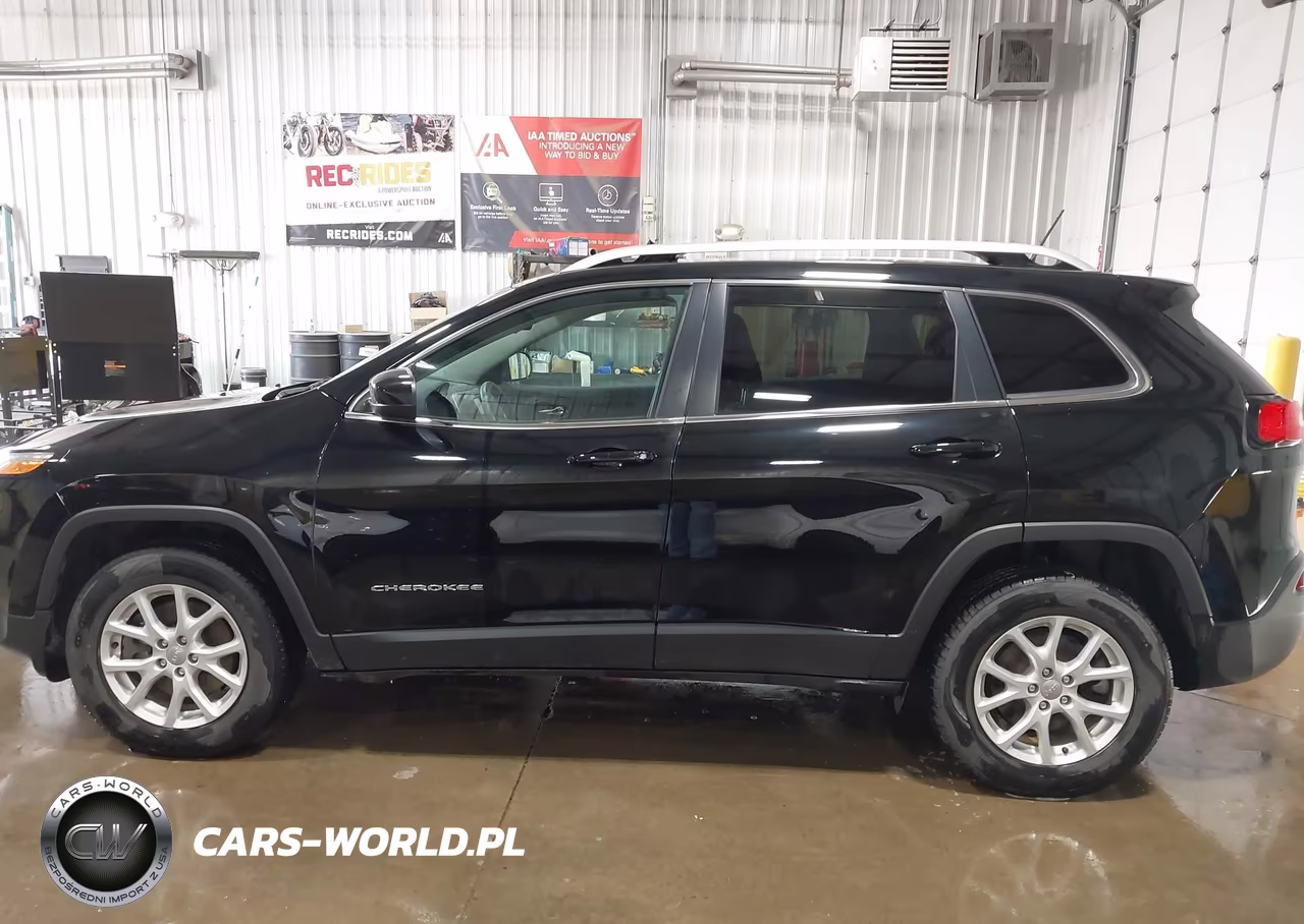 2018 Jeep Cherokee Latitude 4X4 VIN:1C4PJMCB4JD528456 - 15