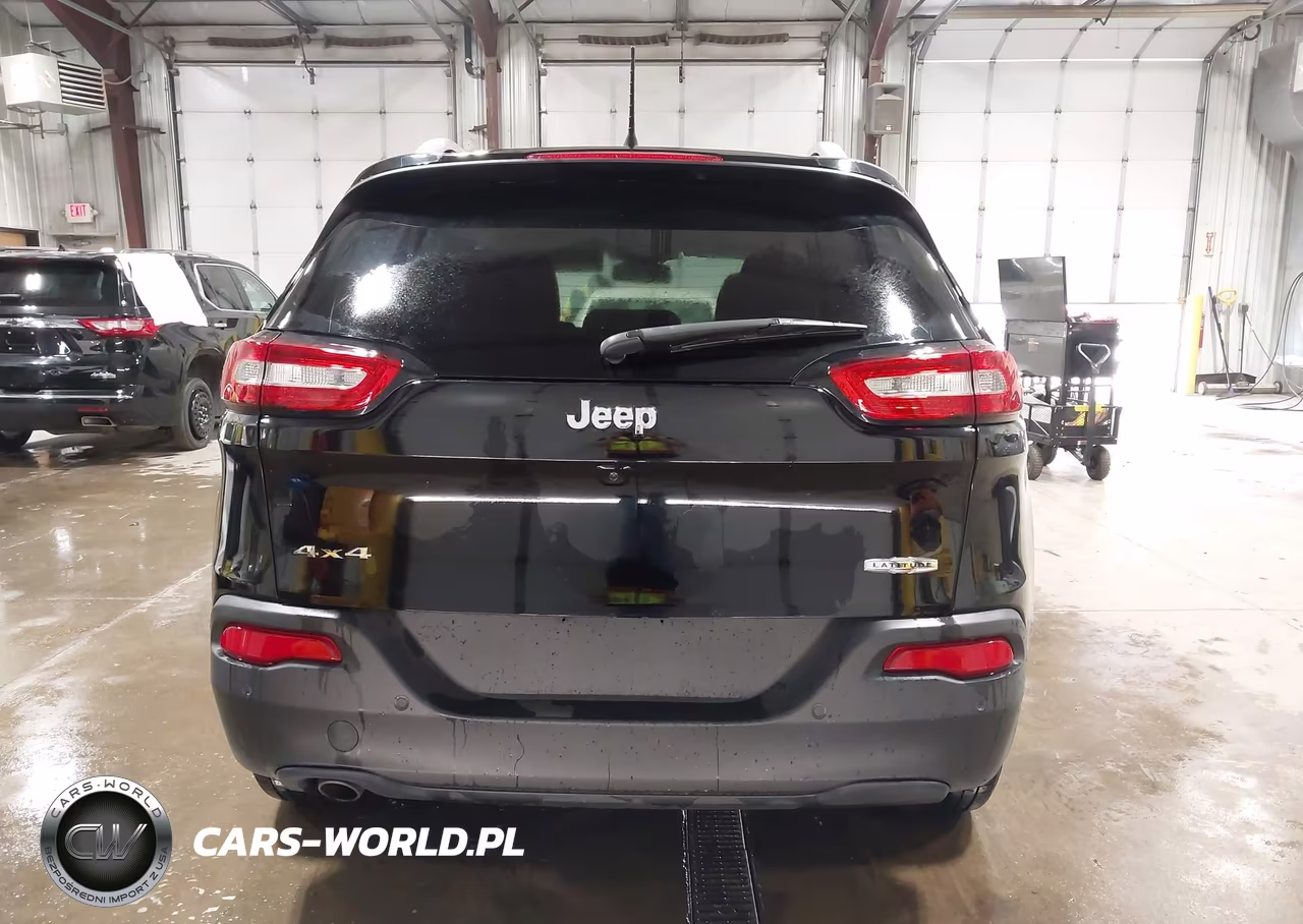 2018 Jeep Cherokee Latitude 4X4 VIN:1C4PJMCB4JD528456 - 17