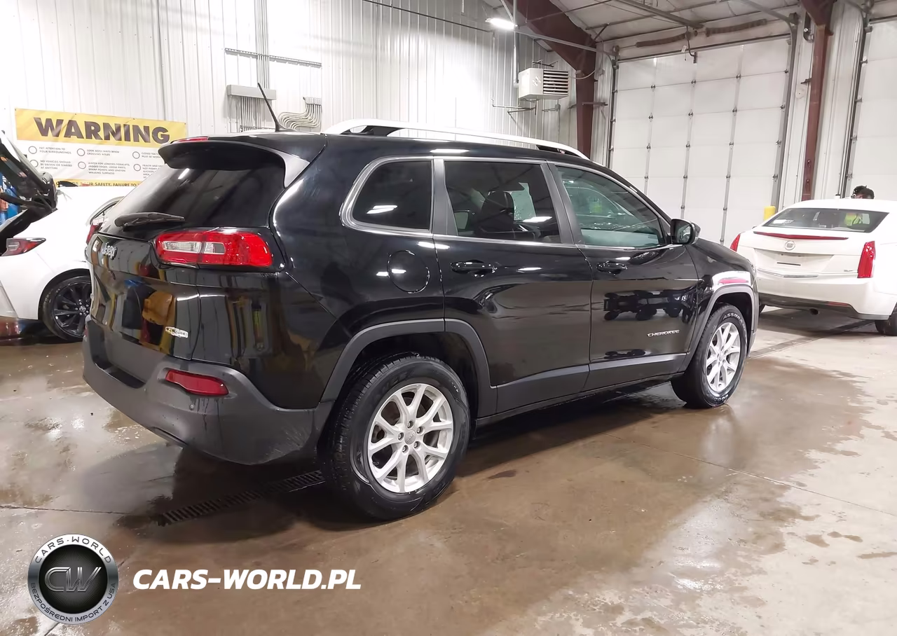 2018 Jeep Cherokee Latitude 4X4 VIN:1C4PJMCB4JD528456 - 4