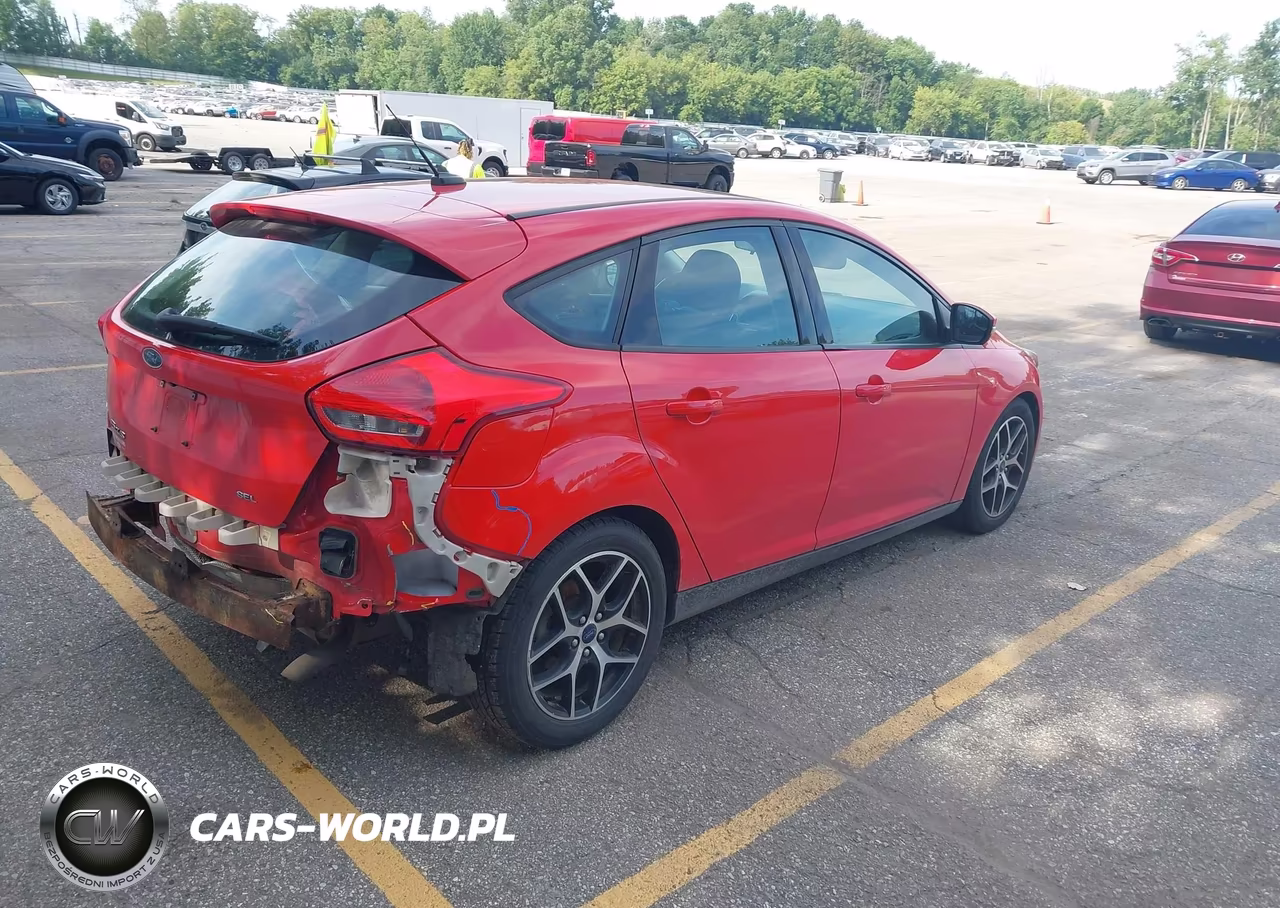 2017 Ford Focus Sel VIN:1FADP3M23HL299011 - 4