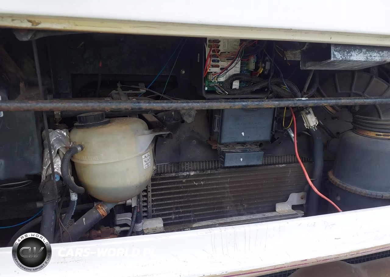 2000 Ford F550 Super Duty Stripped Chass VIN:1FCMF53S0Y0A01905 - 10
