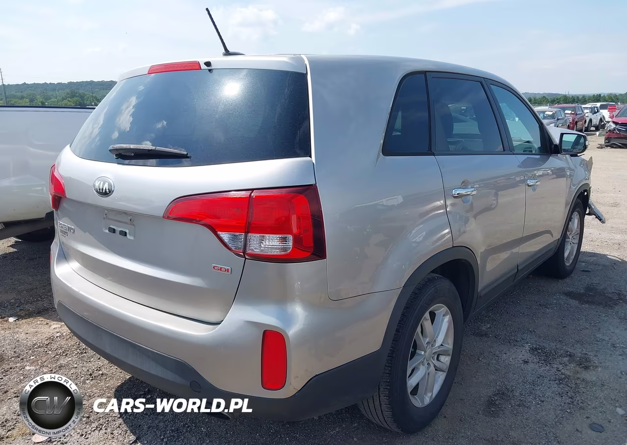 2015 Kia Sorento Lx VIN:5XYKT3A68FG649472 - 4