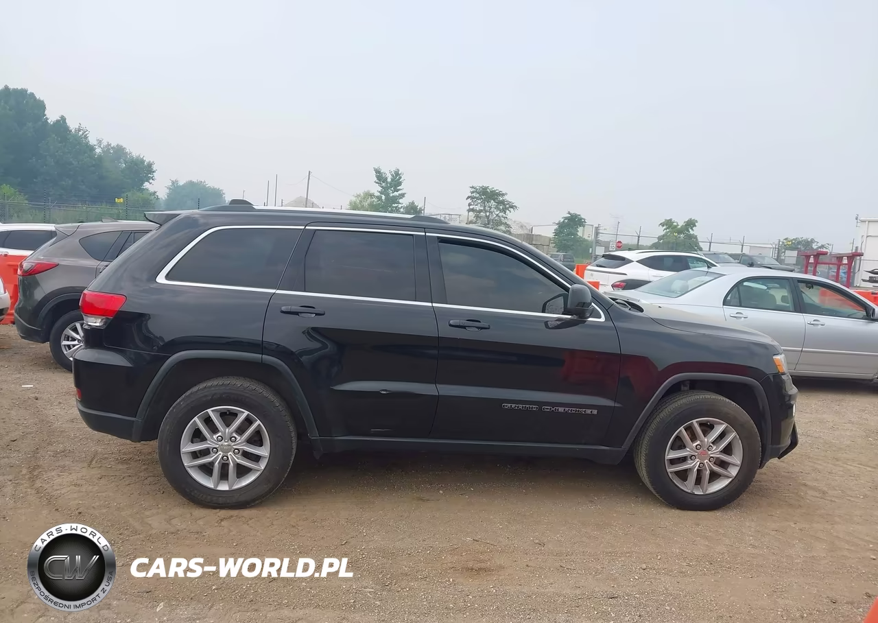 2018 Jeep Grand Cherokee Laredo E 4X4 VIN:1C4RJFAG2JC236832 - 13