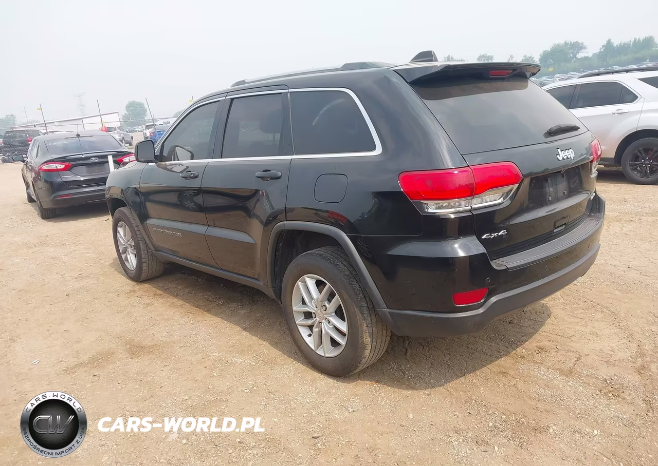 2018 Jeep Grand Cherokee Laredo E 4X4 VIN:1C4RJFAG2JC236832 - 3