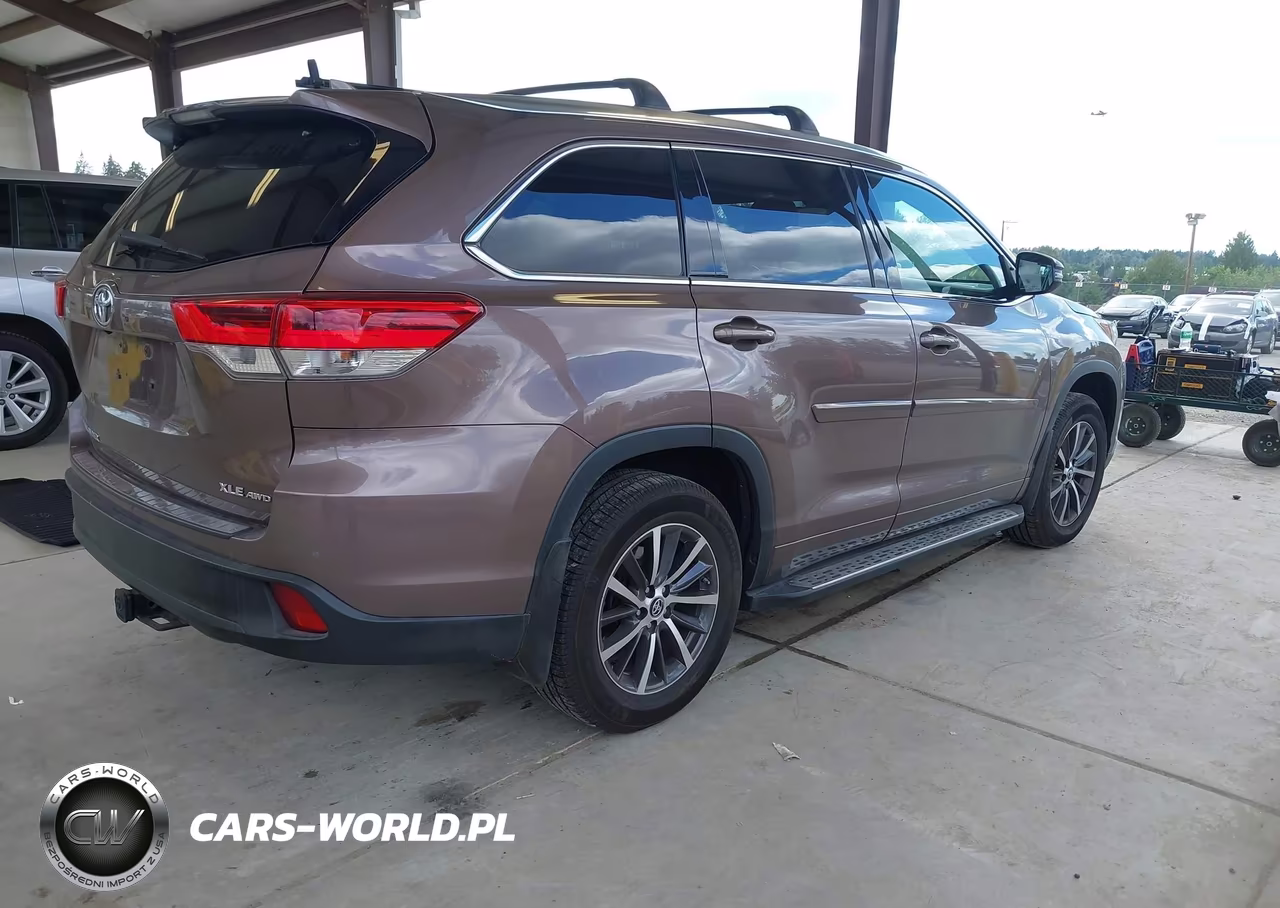 2017 Toyota Highlander Xle VIN:5TDJZRFH0HS374600 - 4