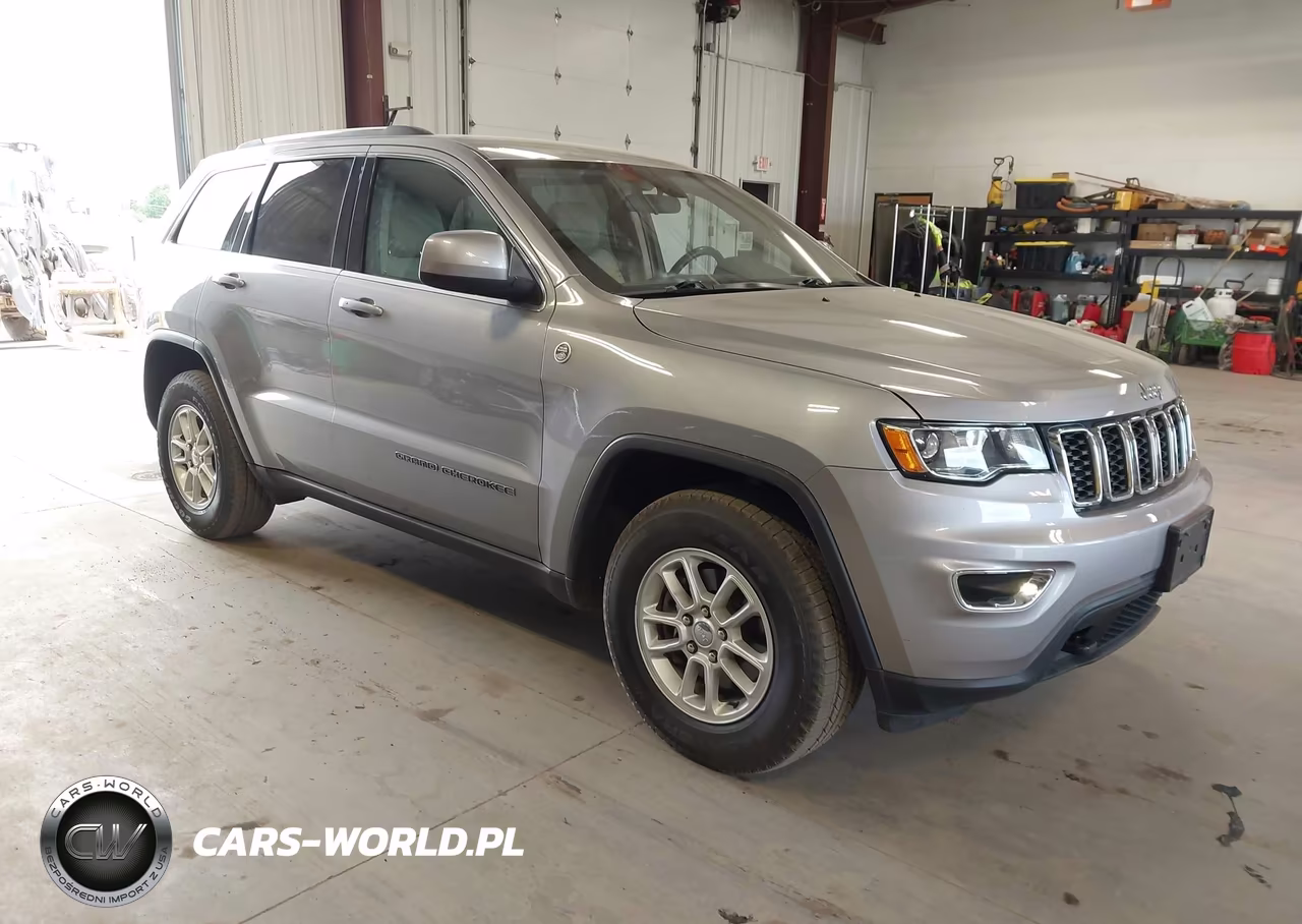 2018 Jeep Grand Cherokee Laredo E 4X4 VIN:1C4RJFAG2JC398752 - 1