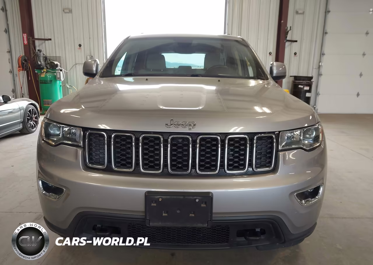 2018 Jeep Grand Cherokee Laredo E 4X4 VIN:1C4RJFAG2JC398752 - 12