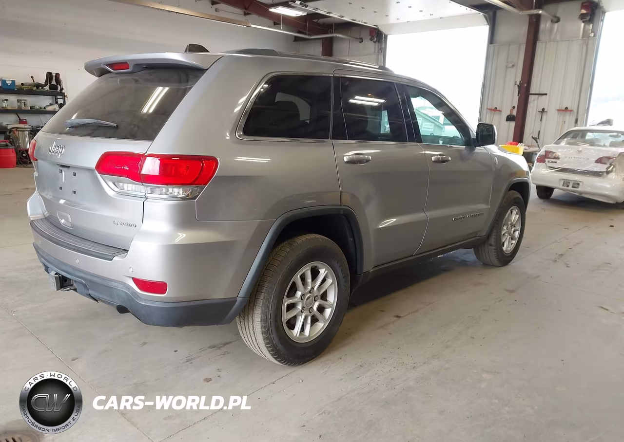 2018 Jeep Grand Cherokee Laredo E 4X4 VIN:1C4RJFAG2JC398752 - 4