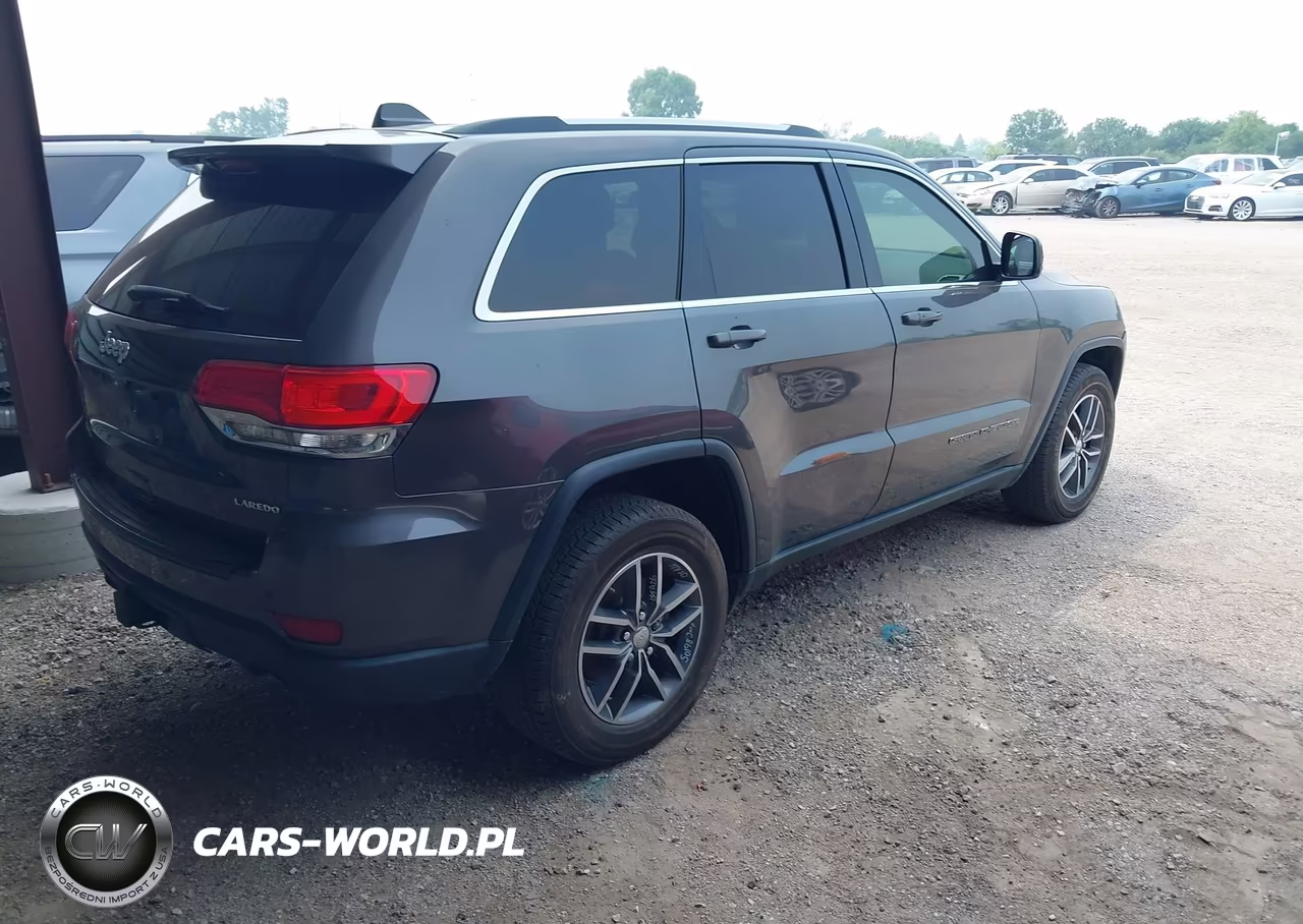 2017 Jeep Grand Cherokee Laredo 4X4 VIN:1C4RJFAGXHC959368 - 4