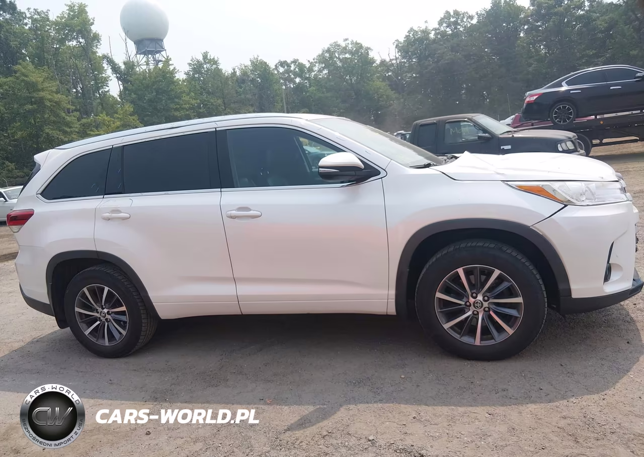2018 Toyota Highlander Xle VIN:5TDJZRFH0JS869501 - 13
