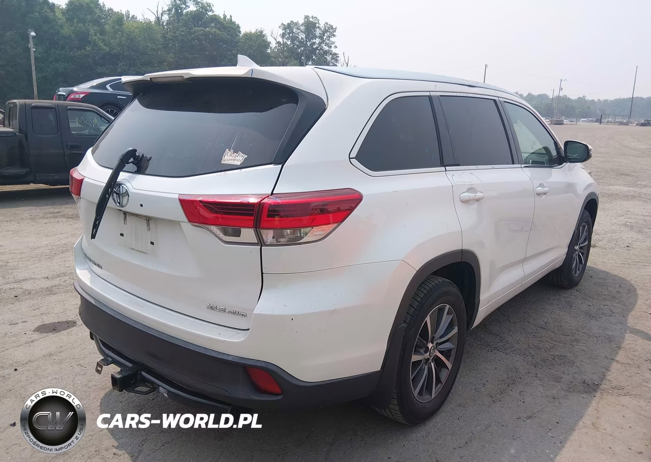 2018 Toyota Highlander Xle VIN:5TDJZRFH0JS869501 - 4
