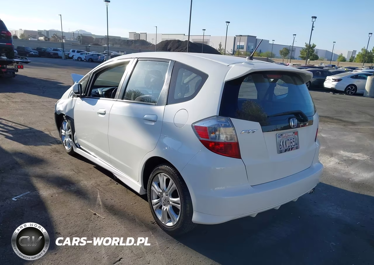 2010 Honda Fit Sport VIN:JHMGE8H69AC005199 - 3