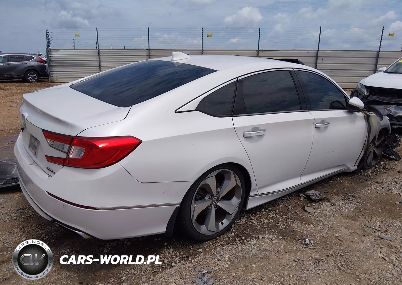 2018 Honda Accord Touring VIN:1HGCV1F90JA089365 - 4