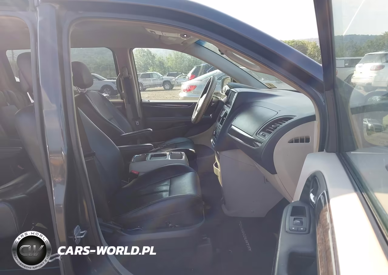 2012 Chrysler Town & Country Touring VIN:2C4RC1BG2CR375039 - 5