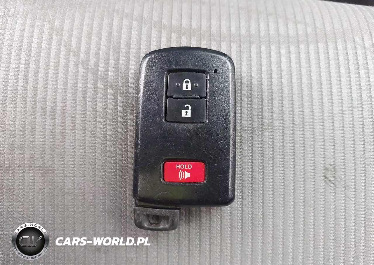 2013 Toyota Prius C Three VIN:JTDKDTB36D1048320 - 11