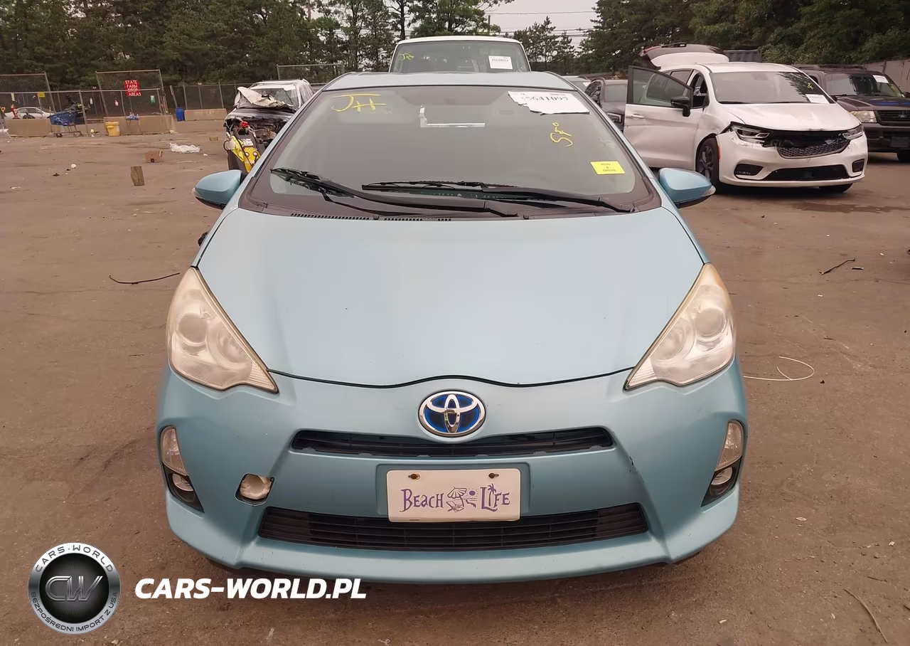 2013 Toyota Prius C Three VIN:JTDKDTB36D1048320 - 13