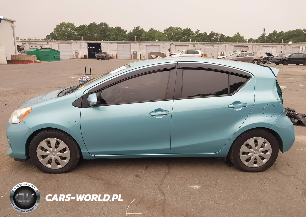 2013 Toyota Prius C Three VIN:JTDKDTB36D1048320 - 15