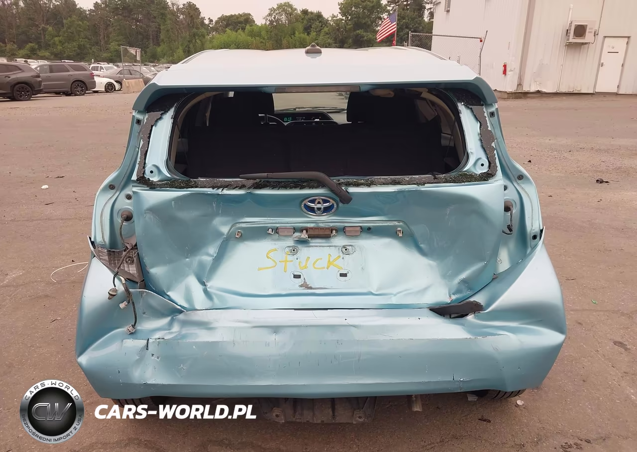 2013 Toyota Prius C Three VIN:JTDKDTB36D1048320 - 17