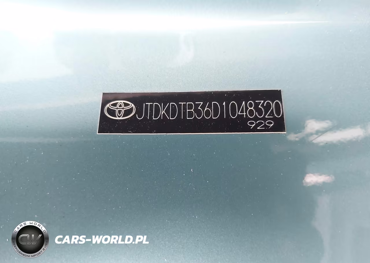 2013 Toyota Prius C Three VIN:JTDKDTB36D1048320 - 19