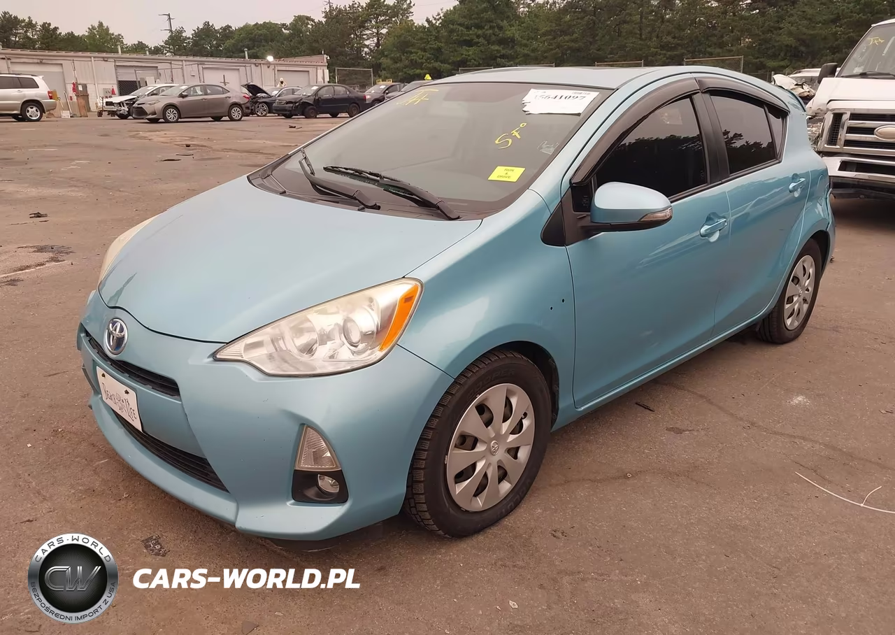 2013 Toyota Prius C Three VIN:JTDKDTB36D1048320 - 2