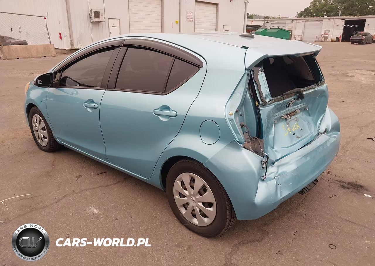 2013 Toyota Prius C Three VIN:JTDKDTB36D1048320 - 3