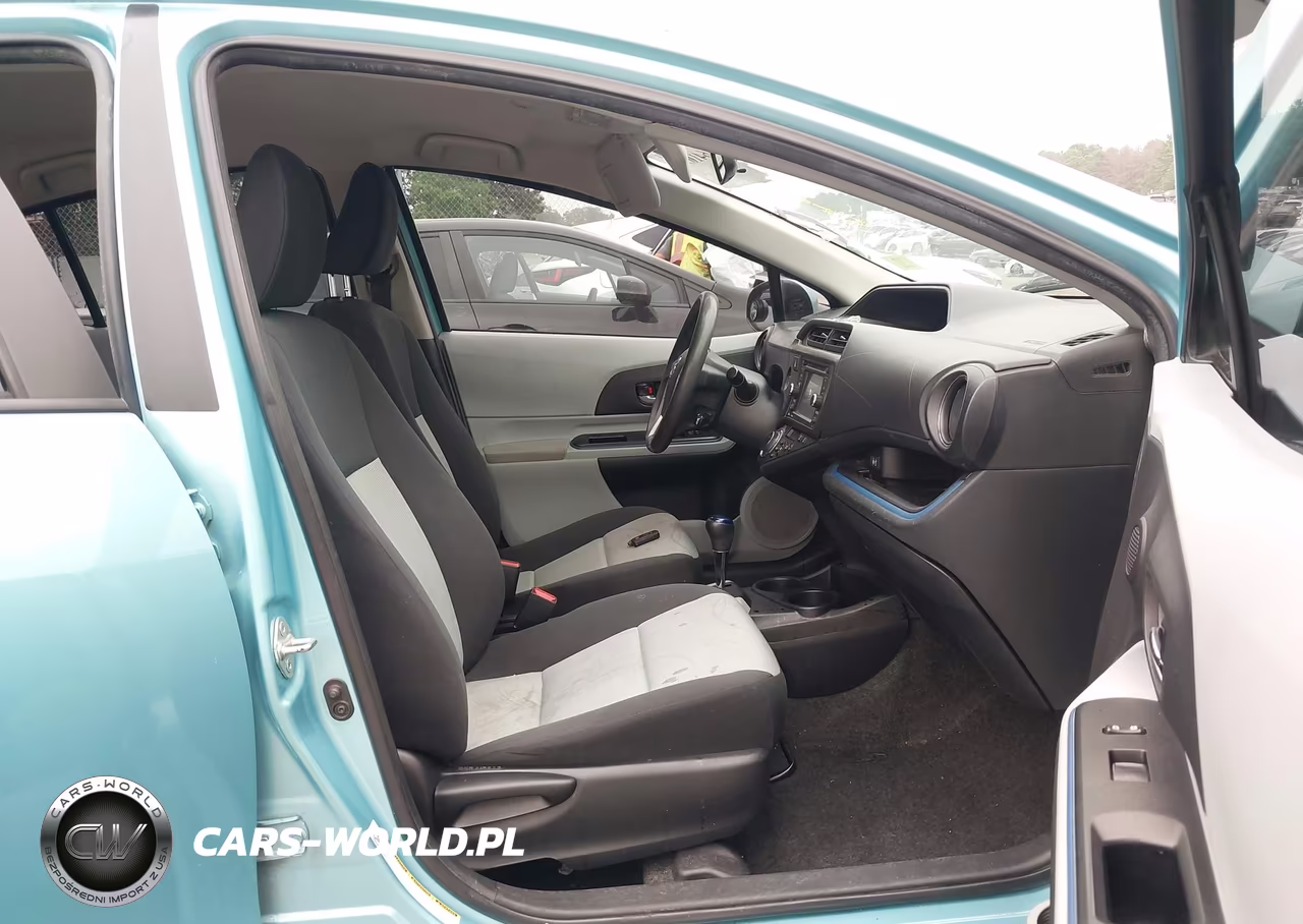 2013 Toyota Prius C Three VIN:JTDKDTB36D1048320 - 5