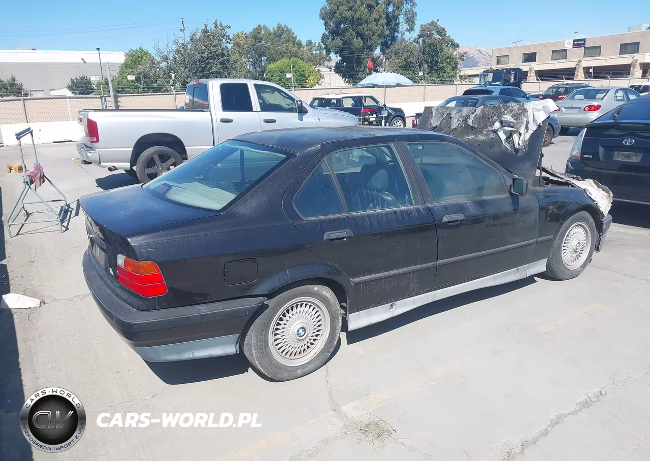 1993 BMW 325 I VIN:WBACB3313PFE13776 - 4