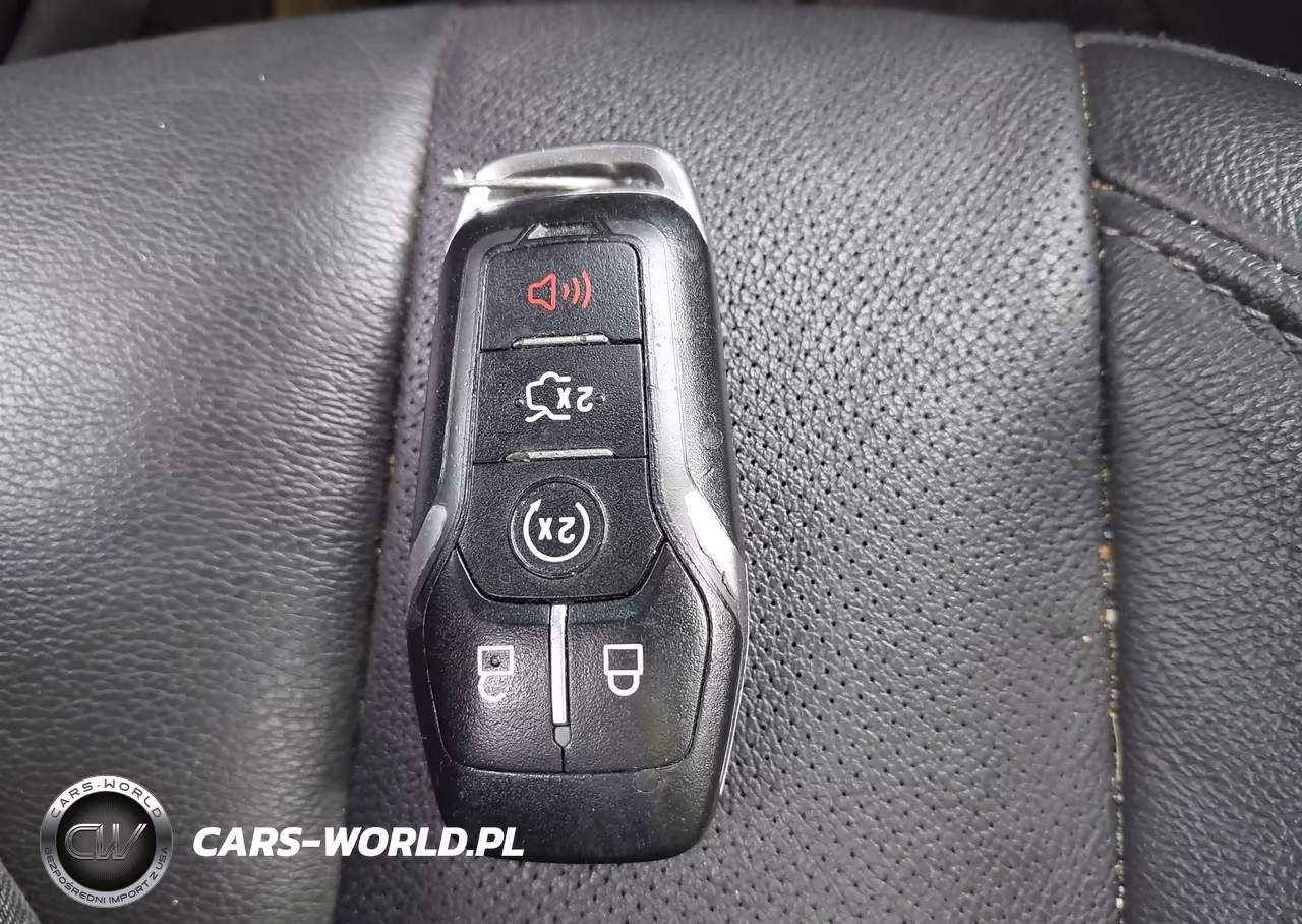2015 Ford Fusion Energi Titanium VIN:3FA6P0SU3FR217417 - 11