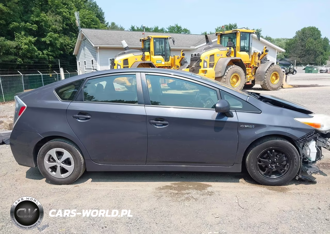 2013 Toyota Prius Two VIN:JTDKN3DU0D1716888 - 14