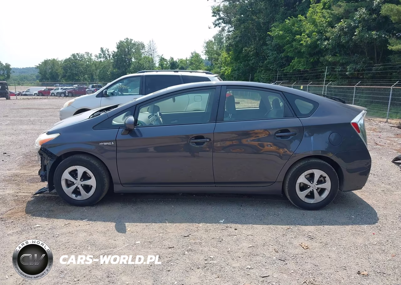 2013 Toyota Prius Two VIN:JTDKN3DU0D1716888 - 15