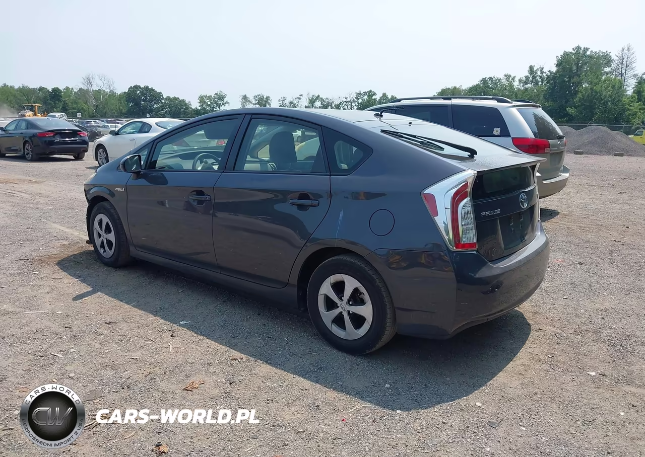 2013 Toyota Prius Two VIN:JTDKN3DU0D1716888 - 3